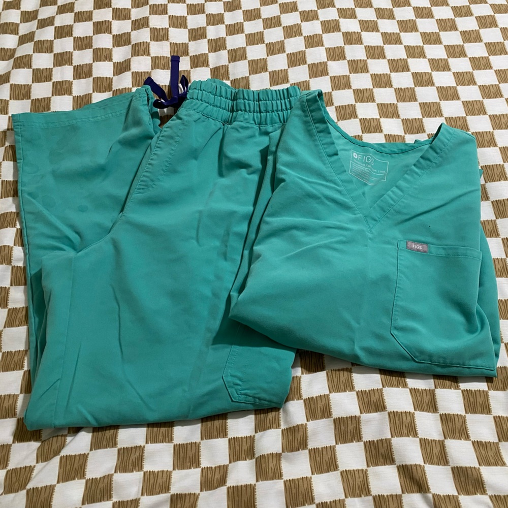 2xl Surgical green figs scrubs